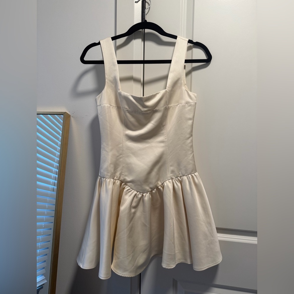 Elegant Cream Sleeveless Dress